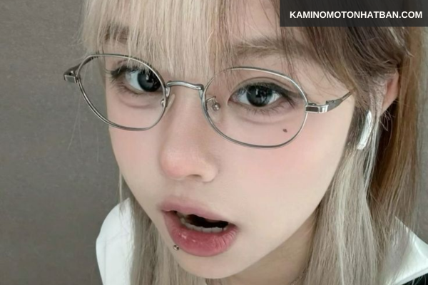 Chân mày nhuộm màu nâu khói 